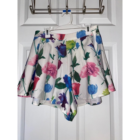 Forever 21 Pants - Forever 21 floral shorts
